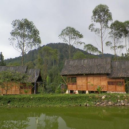 Villa Kampung Karuhun Sutan Raja Bandung Exterior photo