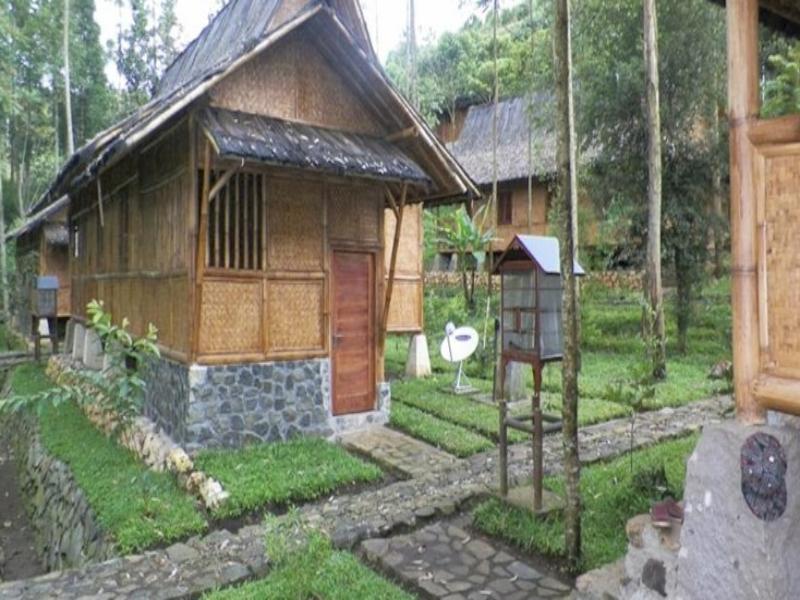 Villa Kampung Karuhun Sutan Raja Bandung Exterior photo
